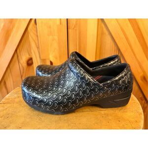 Anywear SR Angel Prisma Chrome Print Clogs Nurse Womens Size 6